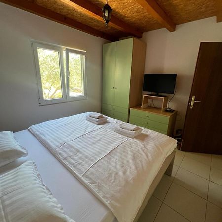 PristanisceKuca Za Odmor Buba, Otok Zut别墅 外观 照片